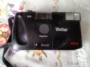 Starý fotoaparát Vivitar PS5 s koženou brašnou